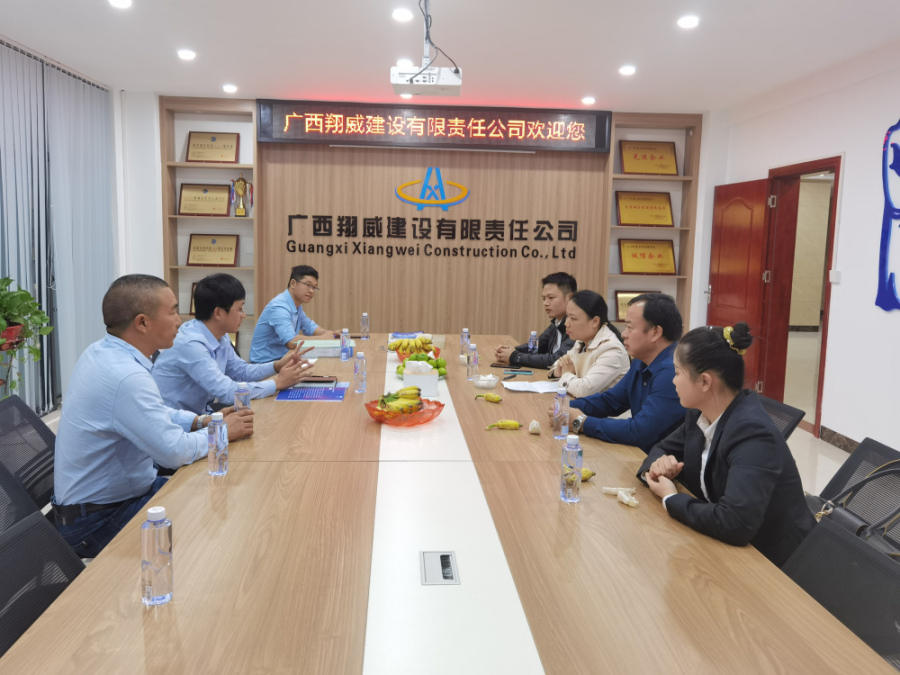 座谈会.jpg