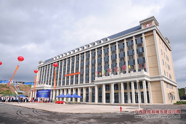 东兴市公共卫生应急救治中心项目实景.jpg